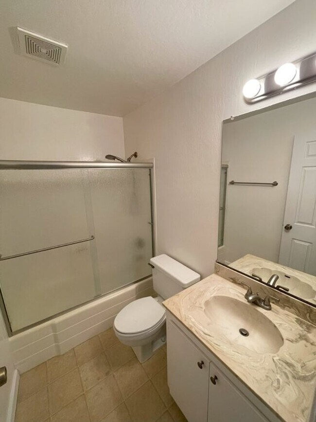 Building Photo - Nor Cal Realty Inc, 3BD 2 BTH condo ***Mes...