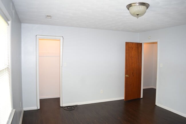 Building Photo - 215 Settlers Landing Road