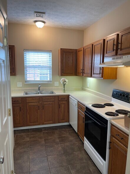 Building Photo - 4805 Lyons View Pike