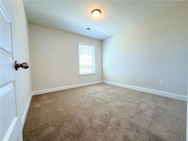 Building Photo - 470 Hellen Vly Dr