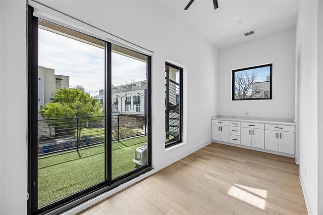 Building Photo - 4217 Roseland Ave