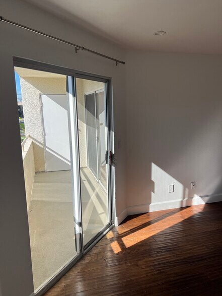 Building Photo - 1517 Armacost Ave