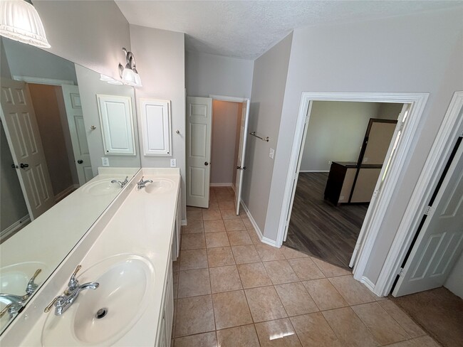 Building Photo - 1299 Ocean Manor Ln