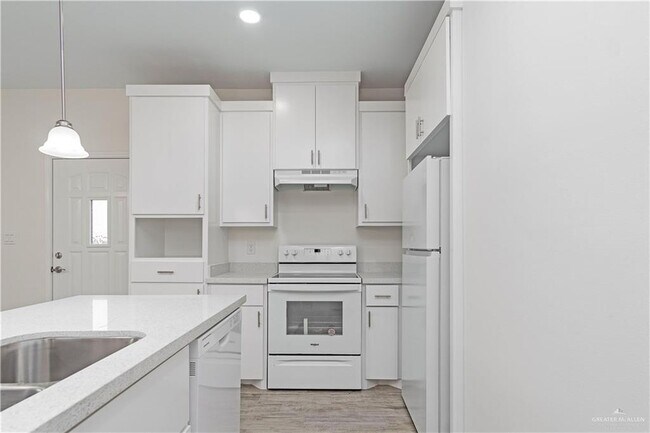 Building Photo - 2210 E Valley Cir