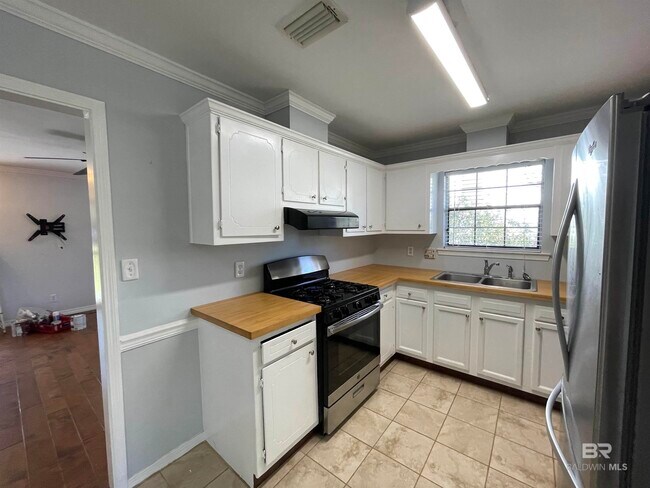 Building Photo - 353 S School St