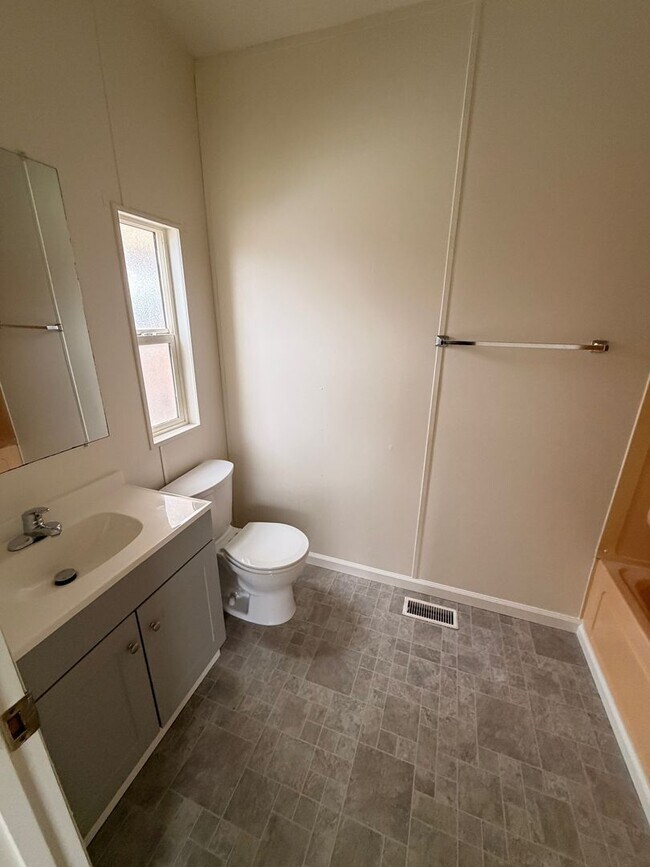 Building Photo - 149 Bobwhite St