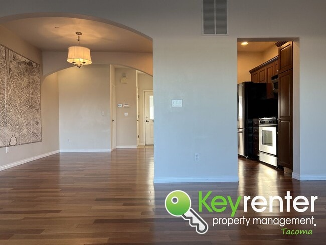 Building Photo - Luxury View Home in Gas Lamp Terrace, near...