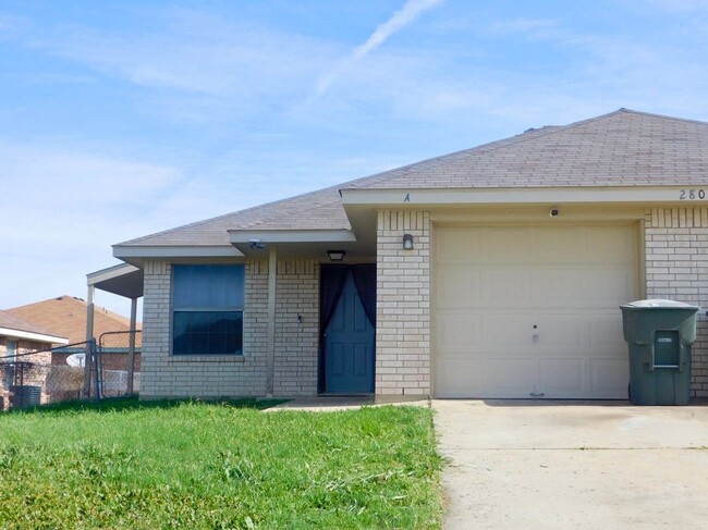 Building Photo - 2803 Alma Dr