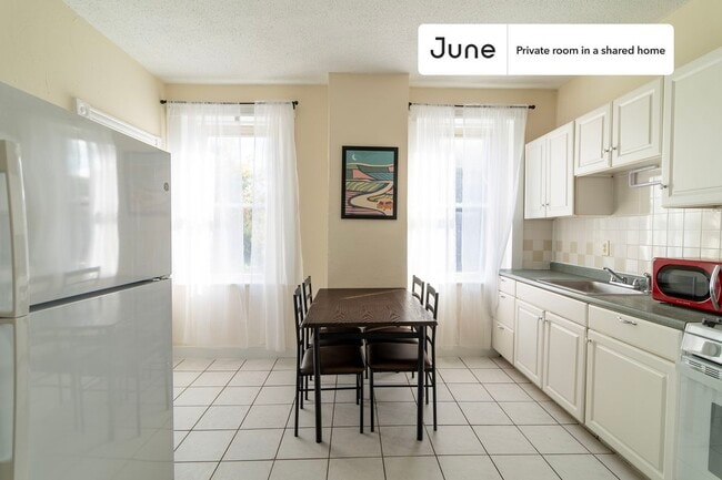Building Photo - Room in Shared 3 bed/1 bath home