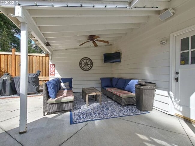 Building Photo - Gorgeous Modern Home Ready to Rent!
