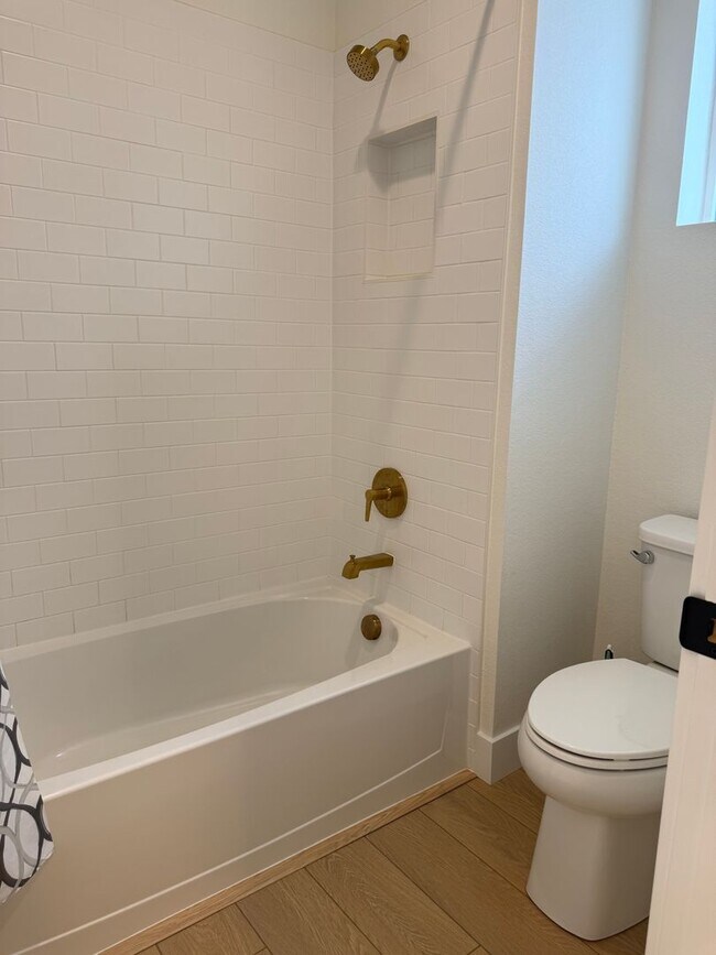 Building Photo - Stunning LIKE NEW 4 Bedroom in Wolf Ranch