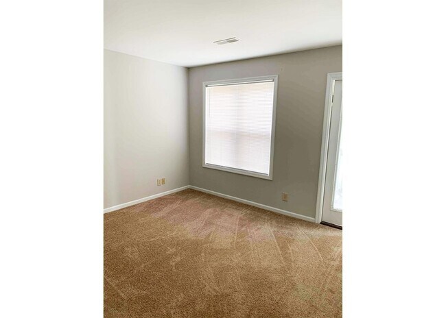 Building Photo - 3227 Bishop St