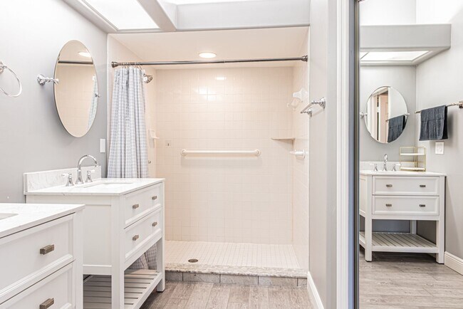 Building Photo - 12855 Devonshire Lakes Cir