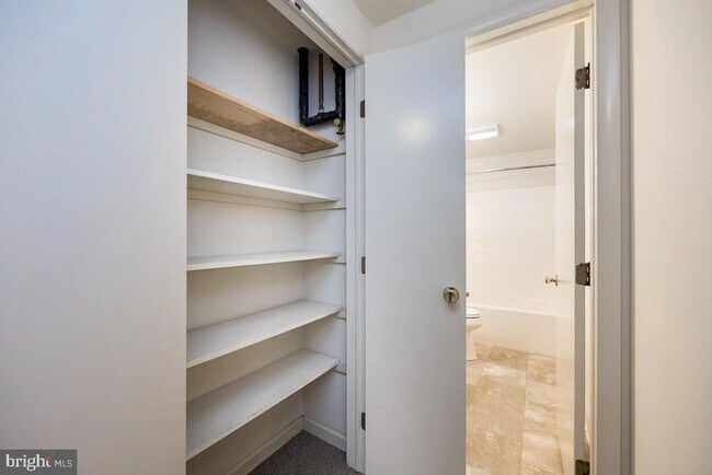 Building Photo - 3183 Main St.