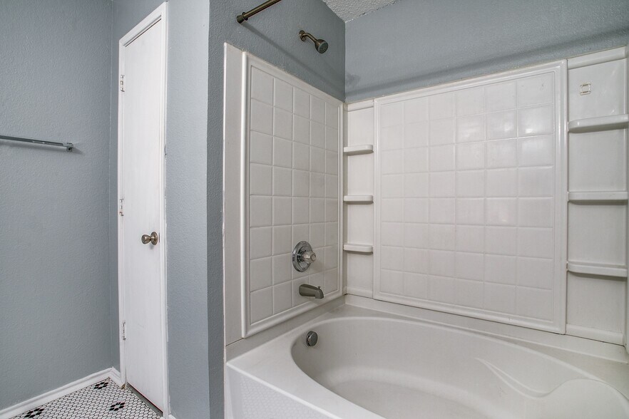 Building Photo - 3820 Bandera Ranch Rd