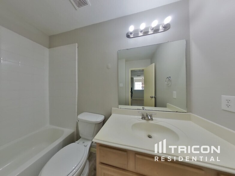 Building Photo - 6823 Highwind Bend Ln