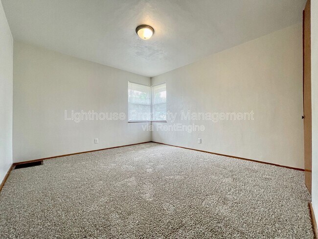 Building Photo - 1220 Ottillia St SE