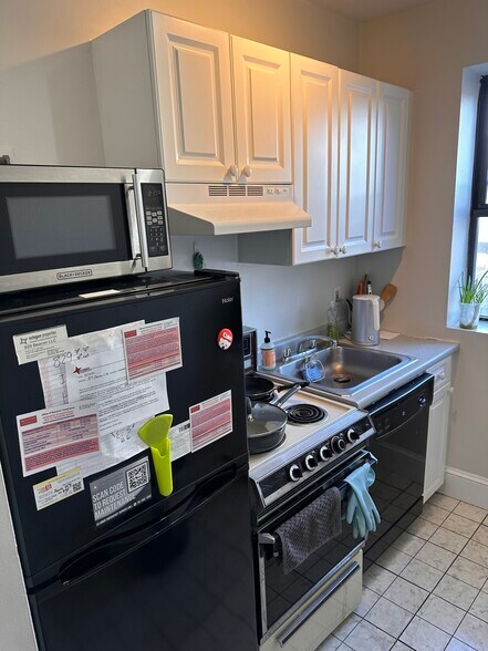 Building Photo - 845 Beacon St