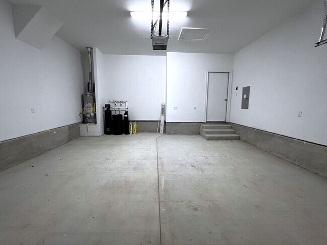 Building Photo - 106 Middle Crk Rd