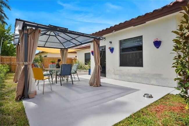 Building Photo - 151 NE 27th Terrace