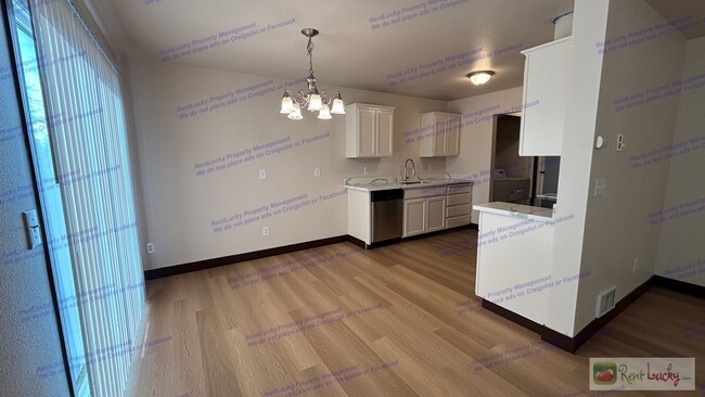 Building Photo - CFC (Russell)-Spanaway Duplex