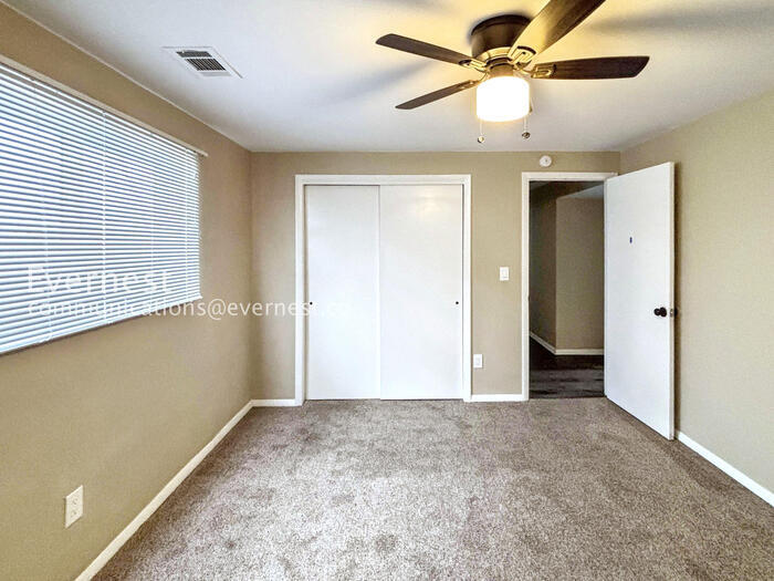 Building Photo - 13773 E 32nd Pl