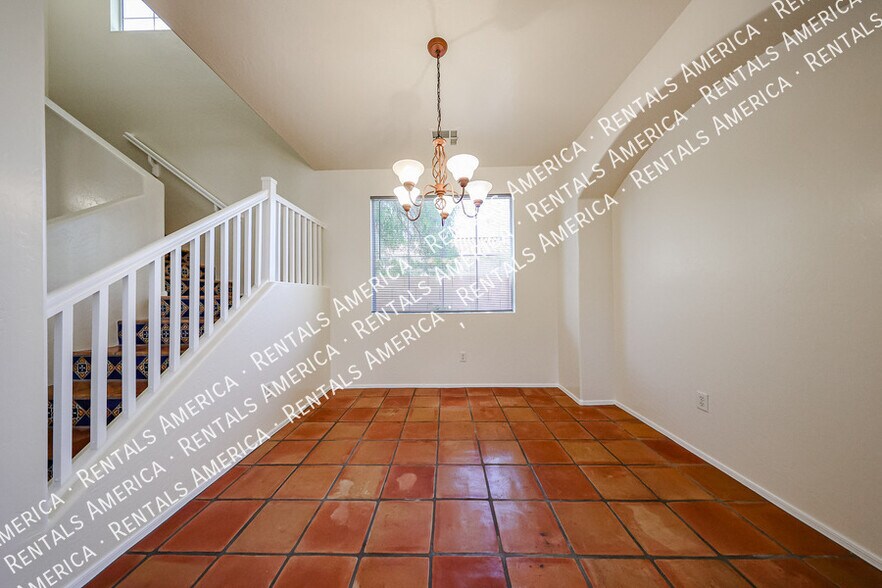 Building Photo - 528 W Mountain Sage Dr