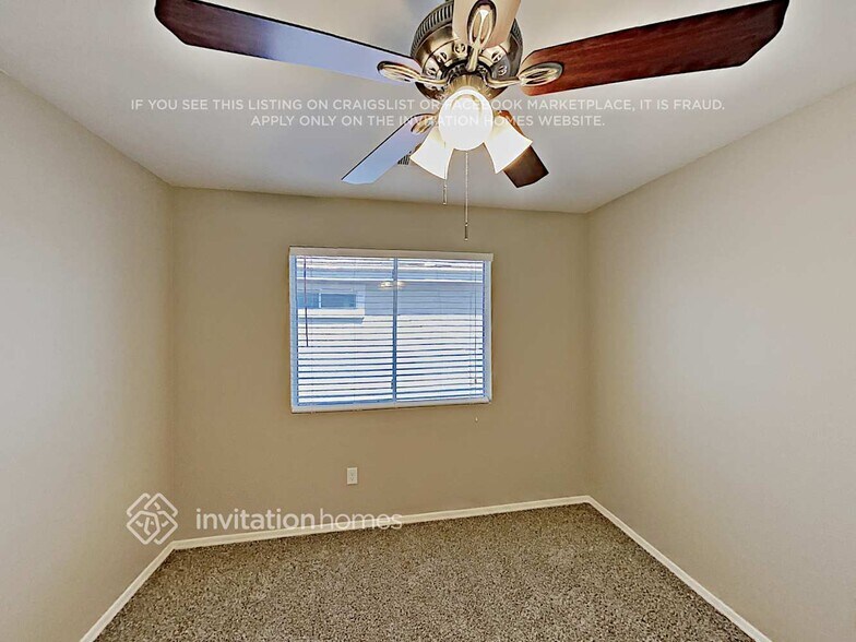 Building Photo - 1490 S Avocet St