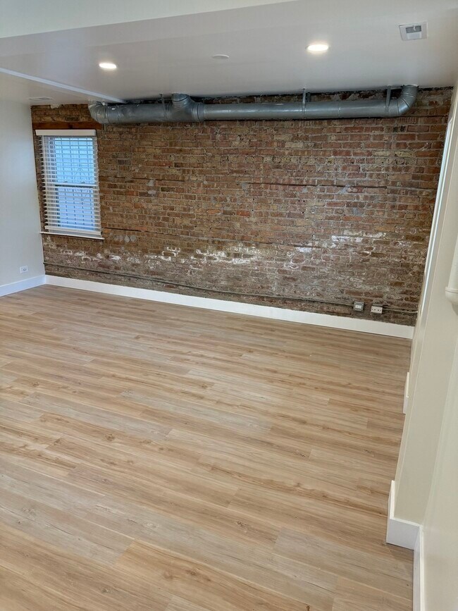 Building Photo - 2928 N Hoyne Ave