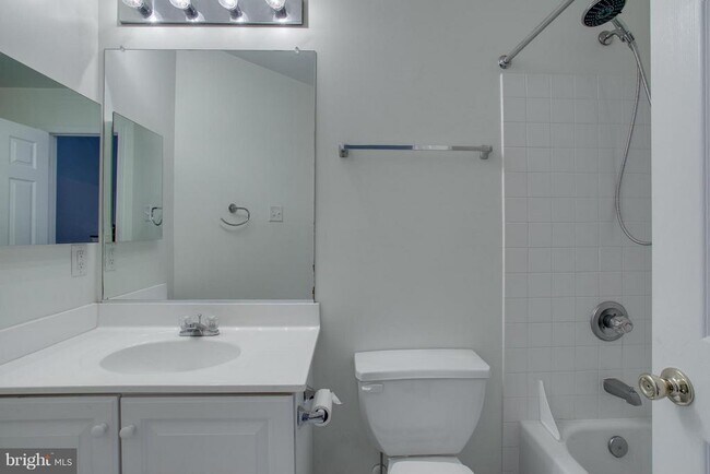 Building Photo - 6042 Blue Point Ct