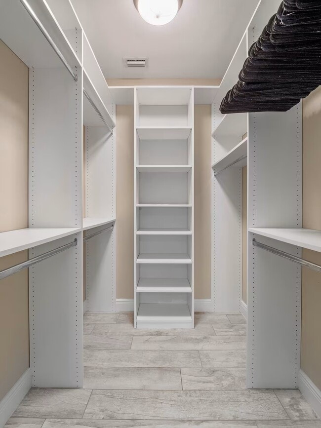 Building Photo - 5660 Deer Path Ln