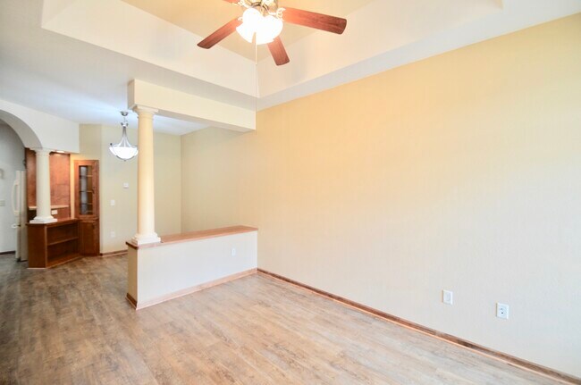 Building Photo - 27 5th St