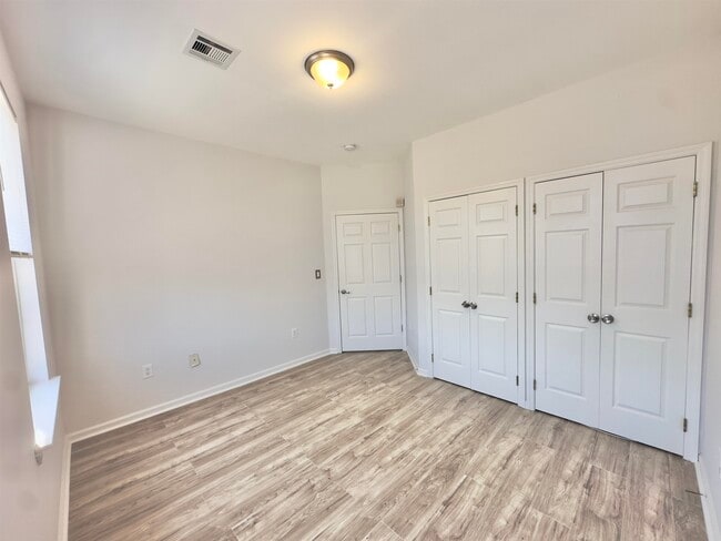 Building Photo - 197 VAN HORNE St