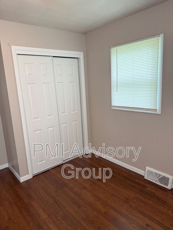 Building Photo - 5701 SW 15th St