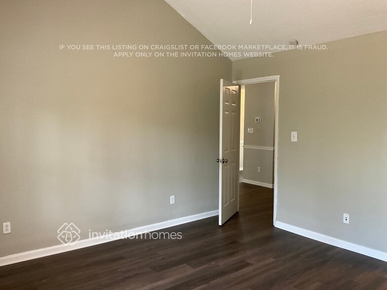 Building Photo - 635 Tryon Pl