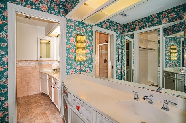 Building Photo - 12127 Tara Dr