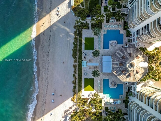Building Photo - 16047 Collins Ave