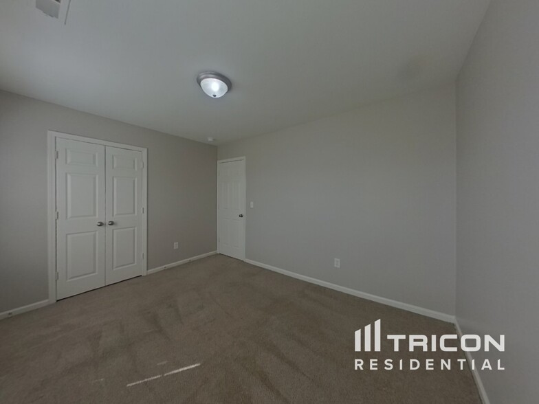 Building Photo - 1513 Crandon Dr