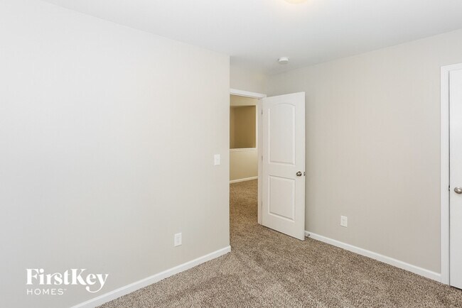 Building Photo - 33 Barber St NW