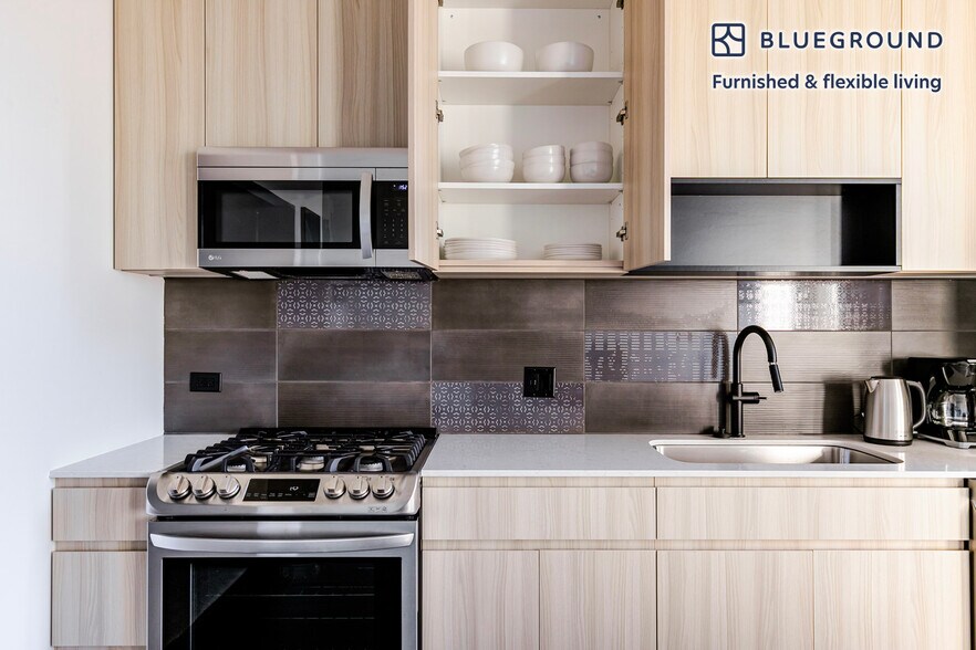 Building Photo - 1400 W Randolph St