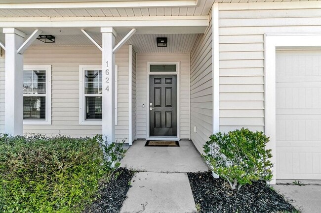 Building Photo - 1624 Shady Pine Rd