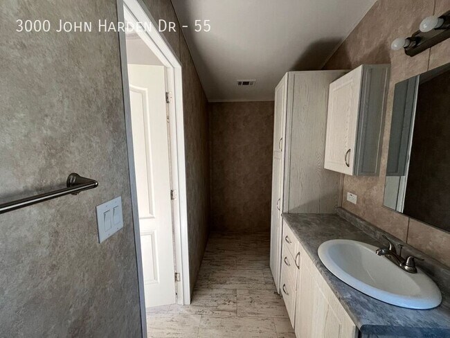 Building Photo - 3000 John Harden Dr