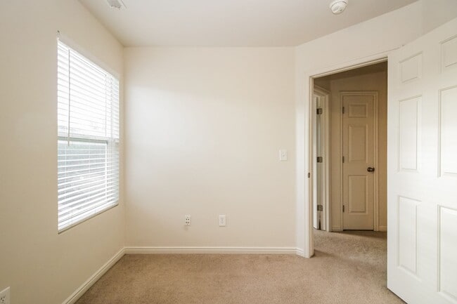Building Photo - 3 Bed/2.5 Bath in South Jordan