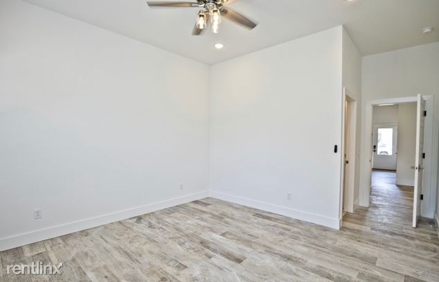 Building Photo - 4 br, 2.5 bath House - 2738 Livingston Square