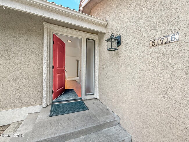 Building Photo - 576 Calle De Las Ovejas