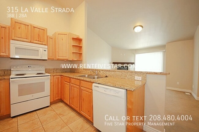 Building Photo - 315 La Valle Strada
