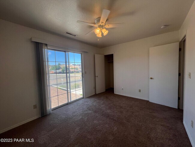 Building Photo - 9615 E Lakeshore Dr