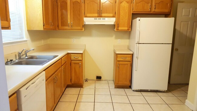 Building Photo - 410 S College St