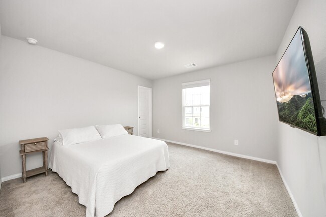 Building Photo - 2473 Carp Dr
