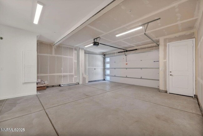 Building Photo - 557 California Ave